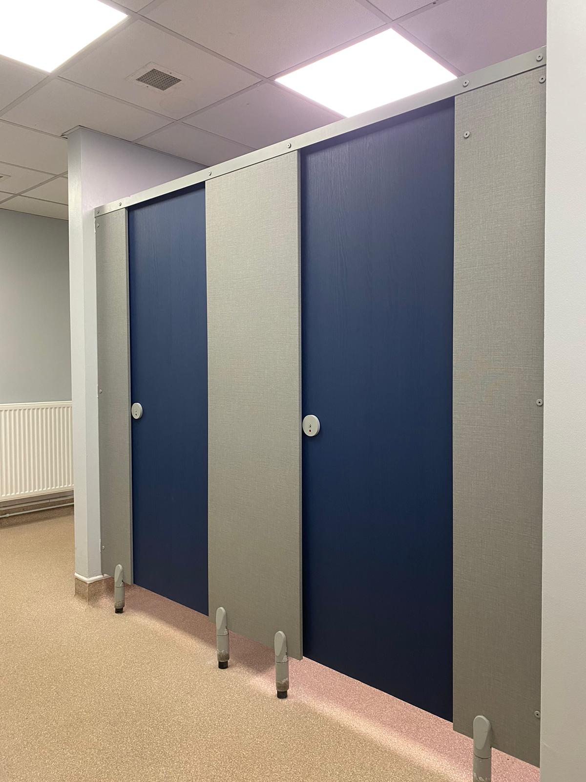 WASHROOM REFURBISHMENT USING INVERIOR VINYL WRAPPING
